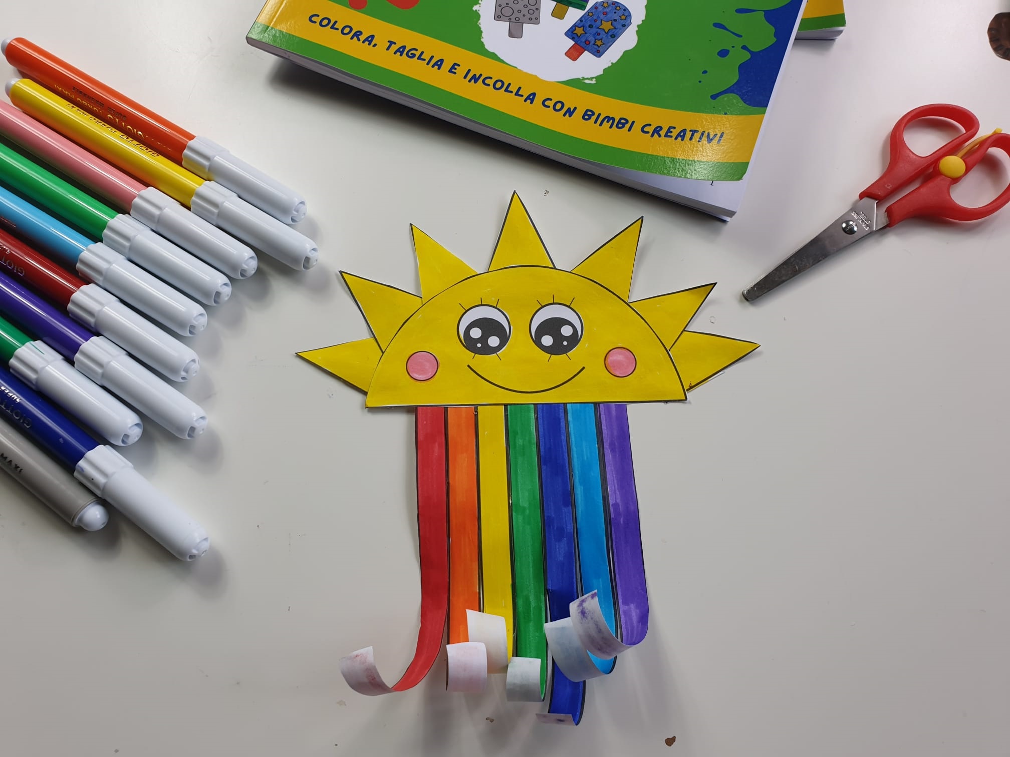 Sole con arcobaleno lavoretto per bambini